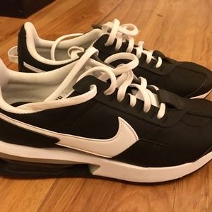 Womens NIKE AIR MAX Pre-Day
